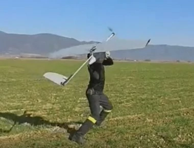 Θεσσαλονίκη: Αυτό είναι το UAV της πυροσβεστικής που ψάχνει αγνοούμενο ψαρά (βίντεο)